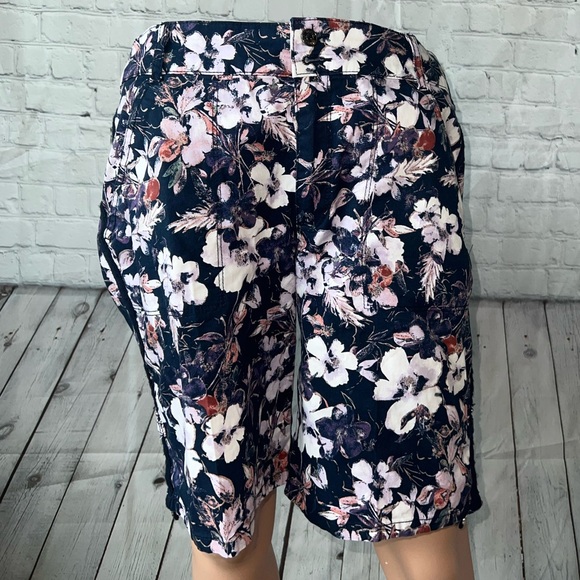 Gloria Vanderbilt Pants - Gloria Vanderbilt All Around Slimming Effect Dark Blue, Purple & White Shorts